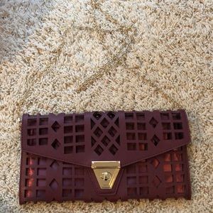 Burgundy clutch with detachable chain